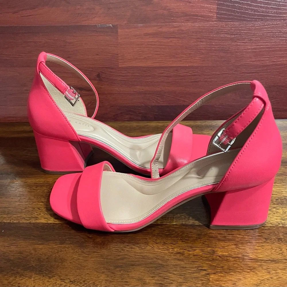 Kelly & Katie block heel sandals. 8M. EUC. - Picture 2 of 10